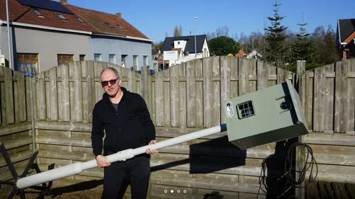 Il installe un faux radar avec flash devant chez lui pour faire...